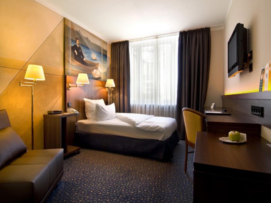 Hotel Konig Ludwig II Garching bei Muenchen Room photo